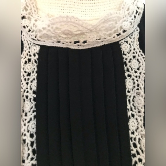 Cute Black Short Sleeve Dress with White Lace Zipper Size Large - Picture 3 of 8